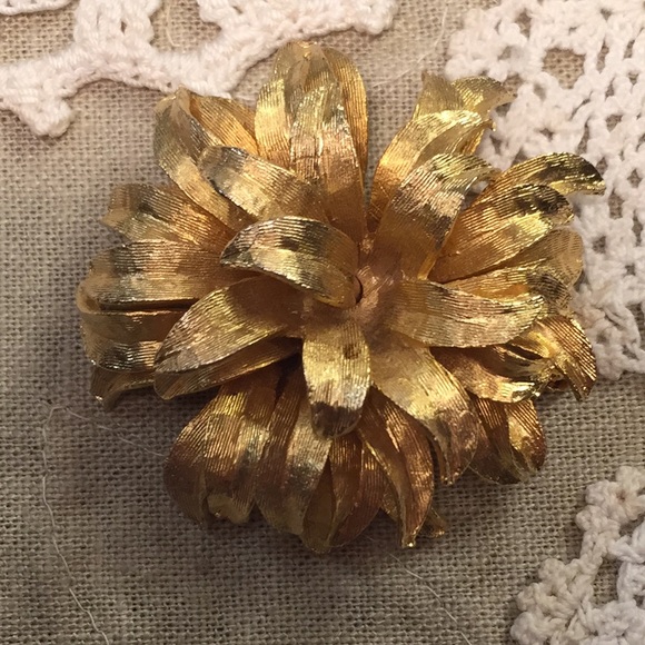 Vintage Flower Brooch Pin Stacked Petal Design - Picture 8 of 8